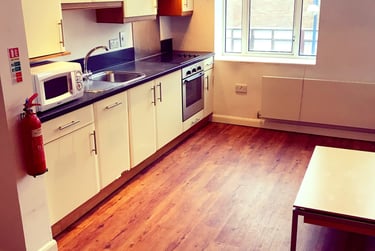 1 bed studio, City Centre, Neath, Swansea, SA15HN - Image 3