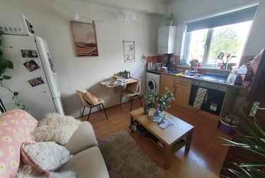 2 bed flat, 16, Cathays, Cardiff, CF244DY - Image 1