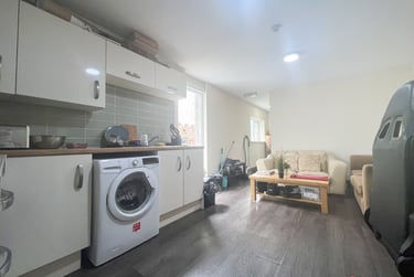 1 bed flat, Roath, Cathays, Cardiff, CF244RP - Image 1