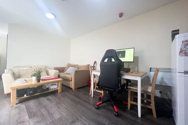 1 bed flat, Roath, Cathays, Cardiff, CF244RP - Image 2