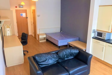 1 bed studio, City Centre, Neath, Swansea, SA15HN - Image 1