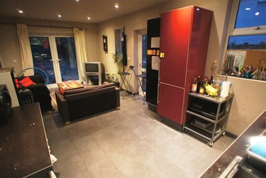 5 bed house, Cathays, Cardiff, CF103EH - Image 1