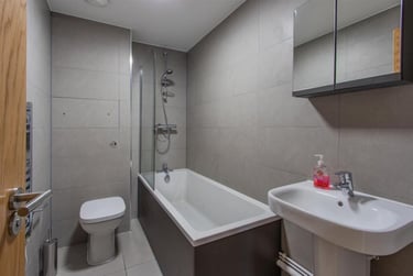 1 bed flat, City Centre, Cardiff, CF102EA - Image 5