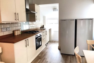 5 bed house, Cathays, Cardiff, CF244JZ - Image 1