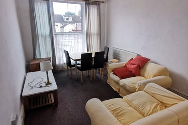 2 bed flat, King Edwards Road, Brynmill, Swansea, SA14LL - Image 1