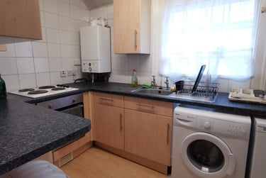 2 bed flat, King Edwards Road, Brynmill, Swansea, SA14LL - Image 2