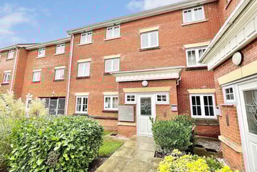 2 bed flat, Firbank, City Centre, Preston, PR56SU - Image 1