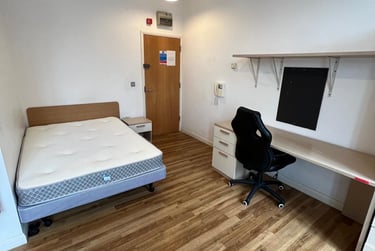 1 bed studio, City Centre, Neath, Swansea, SA15HN - Image 3