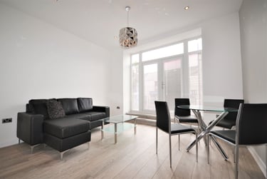 2 bed flat, City Centre, Mount Pleasant, Swansea, SA15TY - Image 1