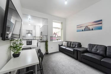 6 bed house, Salford, Weaste, M65QT - Image 1