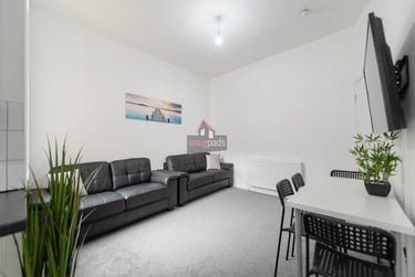 6 bed house, Salford, Weaste, M65QT - Image 2
