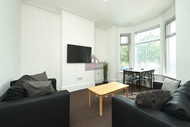 5 bed house, Salford, Pendleton, M67DU - Image 1