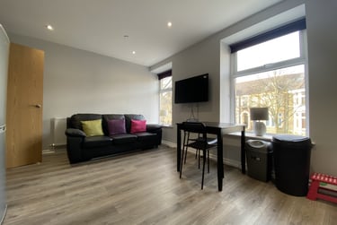 2 bed flat, Cathays, Cardiff, CF244JA - Image 3