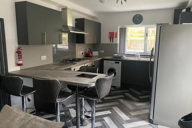 5 bed house, Mount Pleasant, Swansea, SA16EU - Image 1