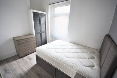 1 bed flat, Cradock Street, City Centre, Swansea, SA13HE - Image 5