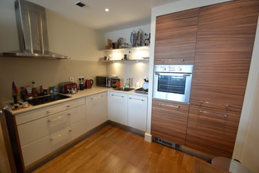 1 bed flat, Cardiff Bay, Cardiff, CF104RG - Image 2