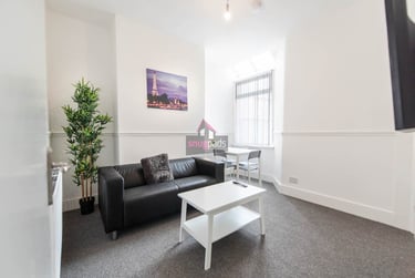 3 bed house, Salford, Irlams O' Th' Height, M67FQ - Image 2