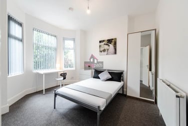 3 bed house, Salford, Irlams O' Th' Height, M67FQ - Image 3