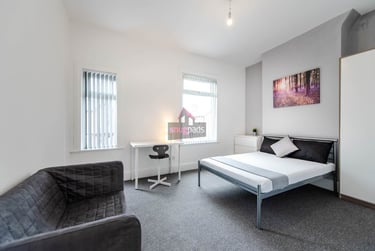3 bed house, Salford, Irlams O' Th' Height, M67FQ - Image 5