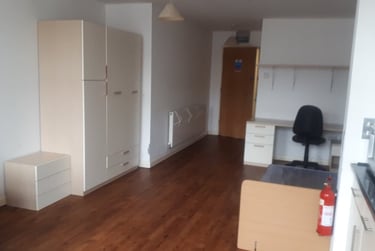 1 bed studio, City Centre, Neath, Swansea, SA15HN - Image 3