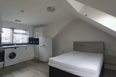 1 bed studio, 5, 95, Cathays, Cardiff, CF244HT - Image 1