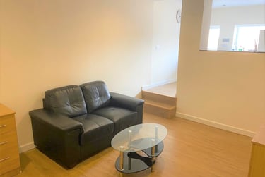 1 bed flat, City Centre, Neath, Swansea, SA15HG - Image 2