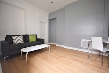 1 bed flat, Cradock Street, City Centre, Swansea, SA13HE - Image 3