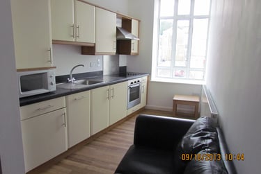 1 bed studio, City Centre, Neath, Swansea, SA15HN - Image 1