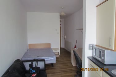 1 bed studio, City Centre, Neath, Swansea, SA15HN - Image 3