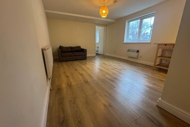 1 bed flat, Roath, Plasnewydd, Cardiff, CF235BX - Image 3