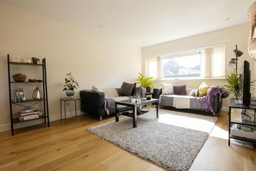 2 bed flat, Herons Way, Selly Park, Birmingham, B296TR - Image 2