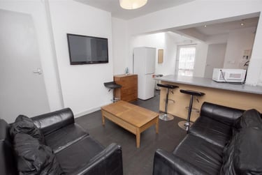 4 bed house, Dawlish Road, Selly Park, Birmingham, B297AF - Image 1