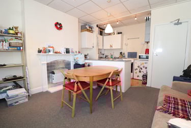 1 bed flat, Cathays, Plasnewydd, Cardiff, CF244AT - Image 2