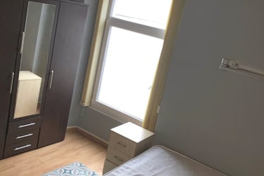 3 bed flat, Mount Pleasant, Swansea, SA16BQ - Image 2