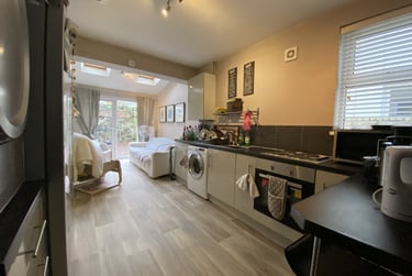 5 bed house, Cathays, Cardiff, CF103EP - Image 1