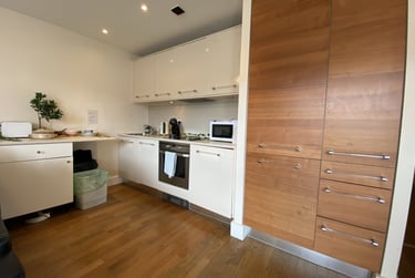 2 bed flat, Cardiff Bay, Cardiff, CF104RF - Image 2