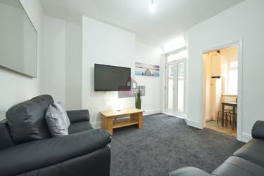 5 bed house, Salford, Irlams O' Th' Height, M67HP - Image 1