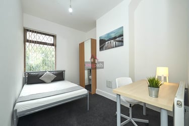 5 bed house, Salford, Irlams O' Th' Height, M67HP - Image 5