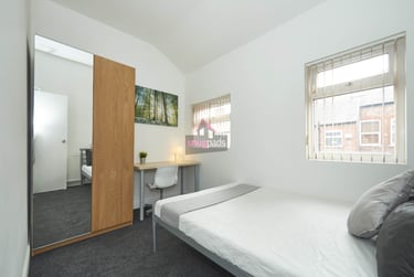 5 bed house, Salford, Irlams O' Th' Height, M67HP - Image 8