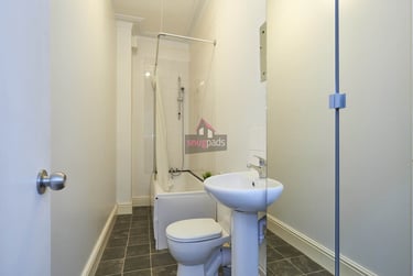 5 bed house, Salford, Irlams O' Th' Height, M67HP - Image 10