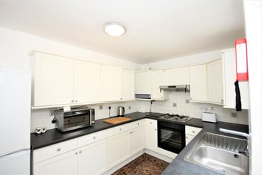 4 bed house, Christ Church Street, City Centre, Preston, PR18PJ - Image 1