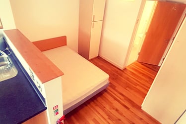 1 bed studio, City Centre, Neath, Swansea, SA15HN - Image 3