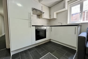 2 bed flat, Cathays, Cardiff, CF103EH - Image 3