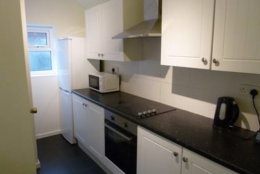 4 bed house, Sandfields, Neath, Swansea, SA13TA - Image 3