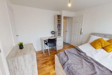 4 bed house, Blue Fox Close, City Centre, Leicester, LE30EE - Image 2