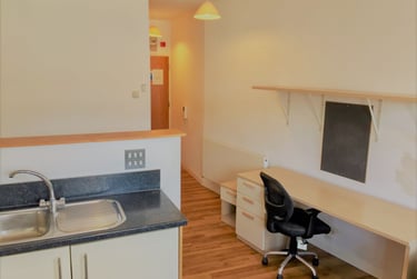 1 bed studio, City Centre, Neath, Swansea, SA15HN - Image 2