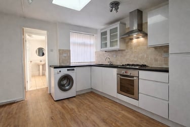 2 bed flat, Wavertree, Liverpool, L151EN - Image 2