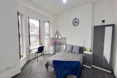 1 bed house, Salford, Ellesmere Park, M68HZ - Image 1