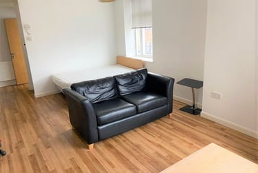 1 bed studio, City Centre, Neath, Swansea, SA15HN - Image 3