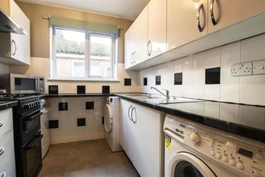 2 bed flat, Wellman Croft, Selly Oak, Birmingham, B296NS - Image 3